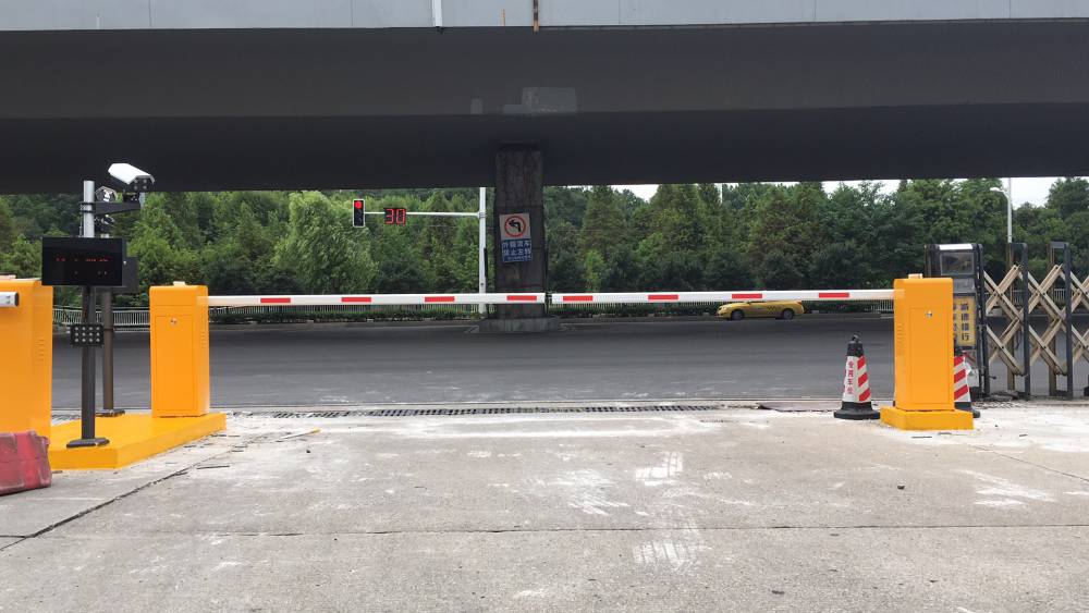 上海淮安滁州马鞍山百胜道闸一体机挡车器