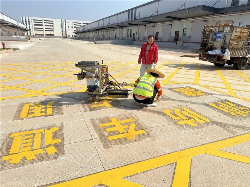 防 城港道路划线施工电话，单位生活区停车场车位划线