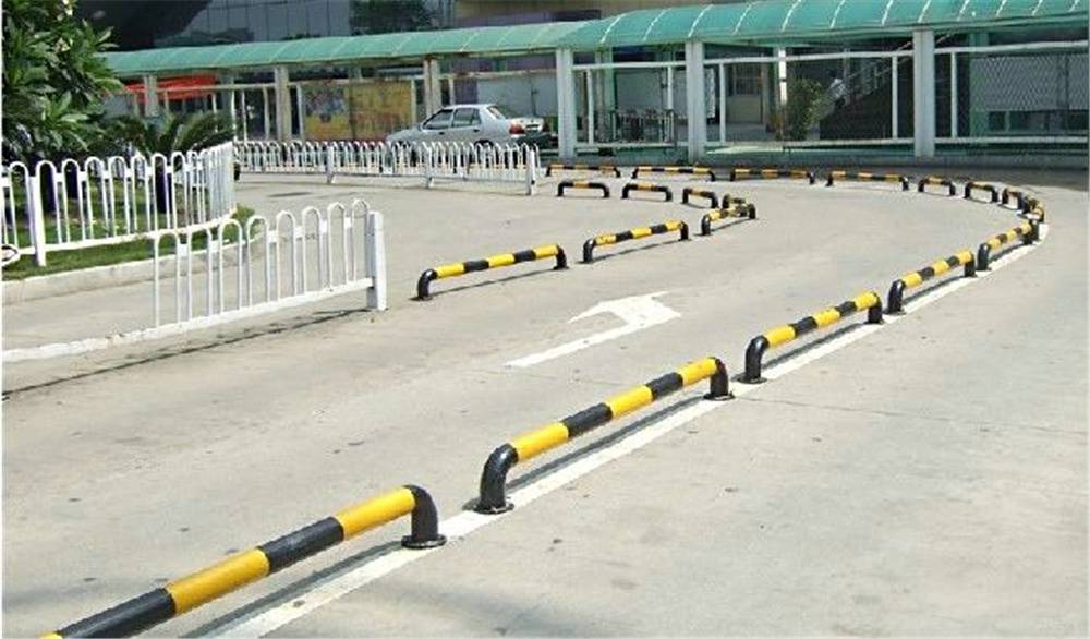 安全隔离u型阻车桩防腐防锈美观大方
