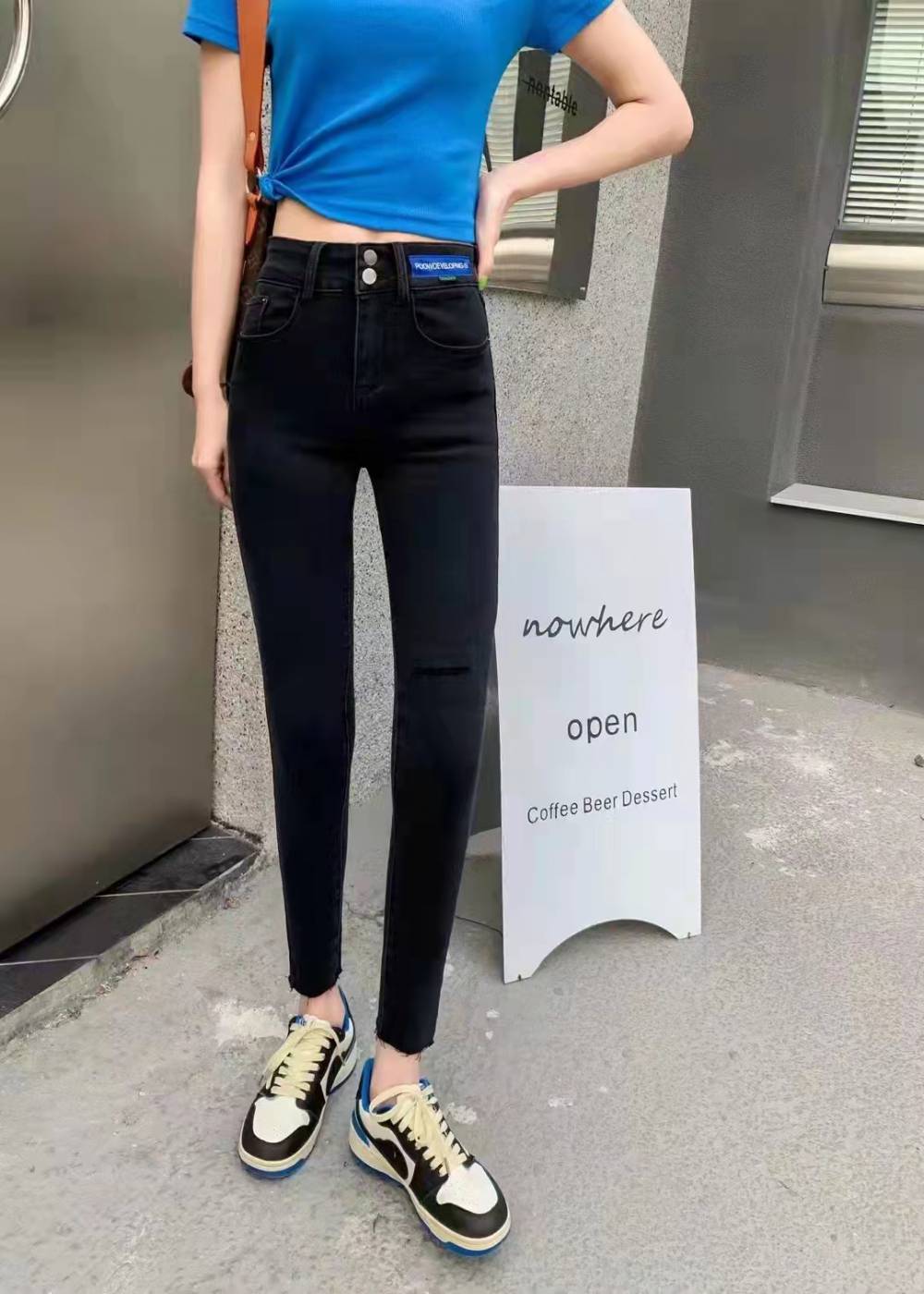 广西百色女式牛仔裤弹力修身牛仔裤宽松时尚直筒裤时尚杂款尾货女装