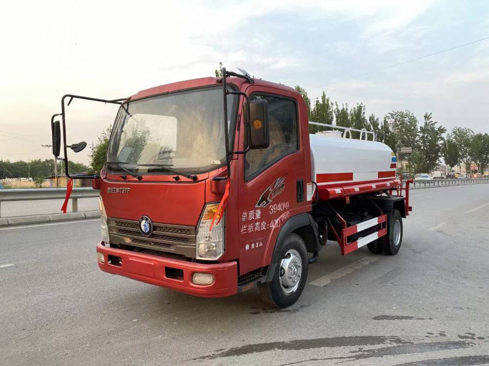 贵州黔东凯里多功能道路抑尘洒水车东风多利卡10立方