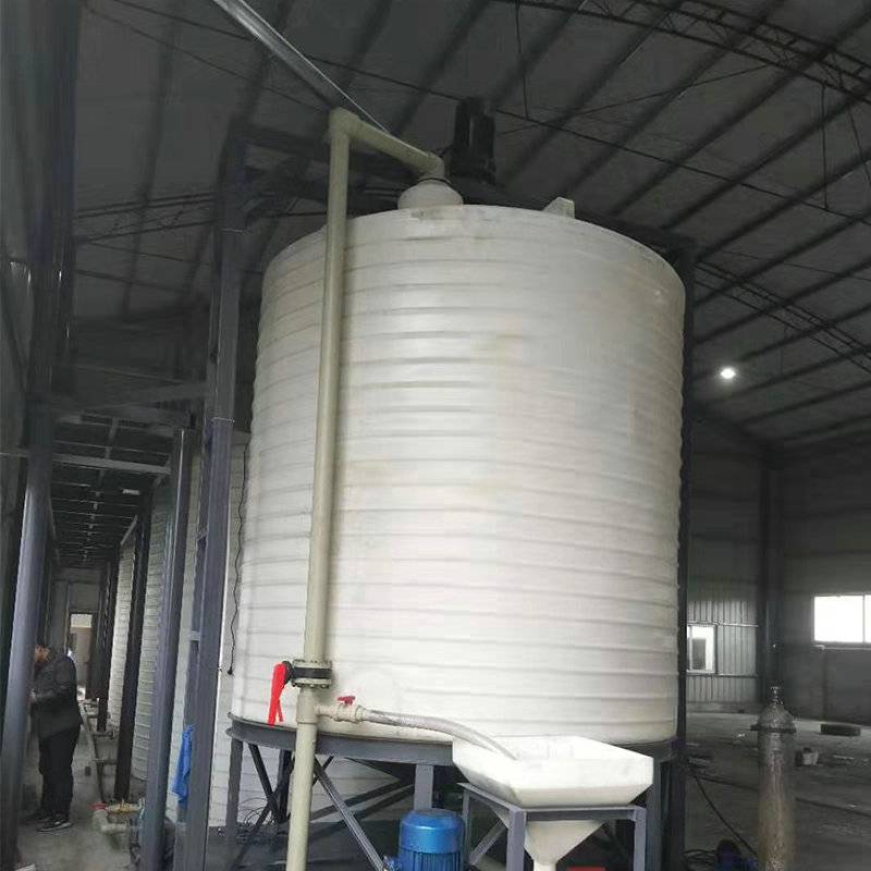 15吨PE塑料储水罐使用  PPR管道安装实例