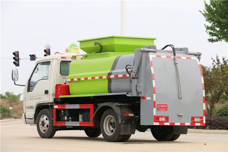 5吨餐厨垃圾车方罐餐厨车带高压清洗功能饭馆潲水运输车