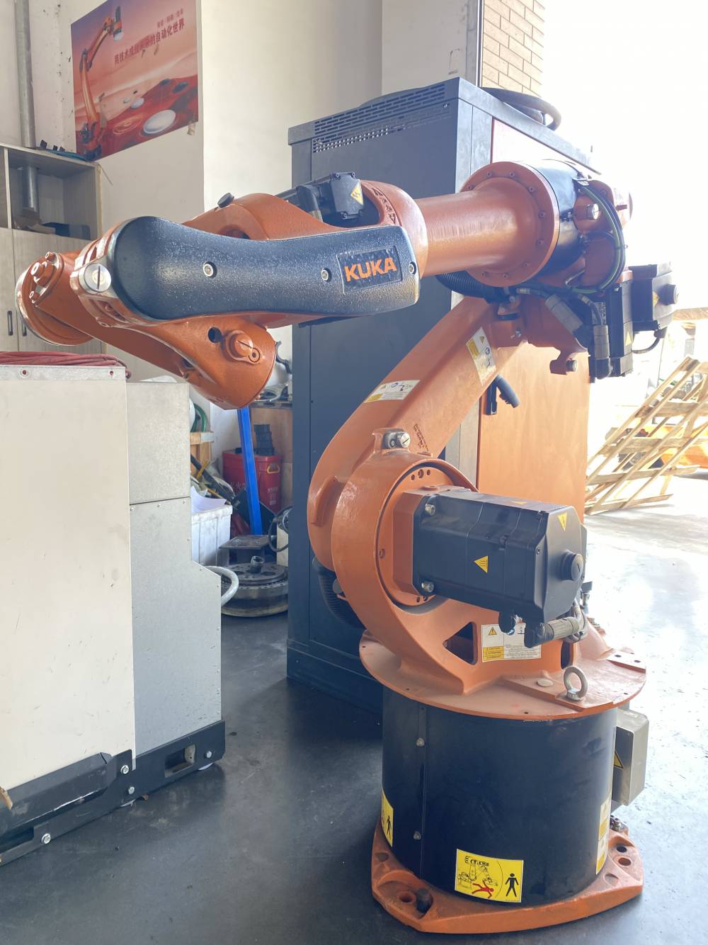 库卡机器人kr16l8负载8公斤臂展2米激光焊接切割机器人