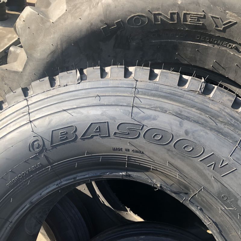 70吨吊车起重机轮胎1200r241200r24双喜三线花纹