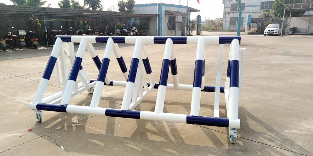 蓝白隔离重型拒马 出入口防撞铁马护栏