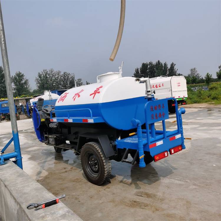 河南卫东建筑工程降尘雾炮洒水车农用道路冲洗2方工地用喷洒车商家