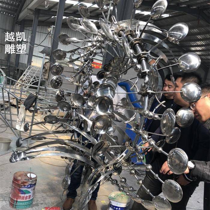 铁艺风动雕塑工厂风动室外雕塑发光元素