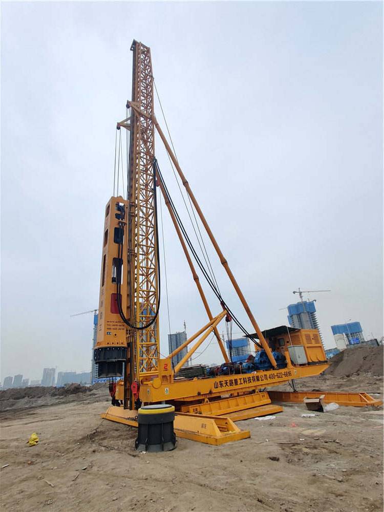 14吨液压打桩锤安装完成业主满意