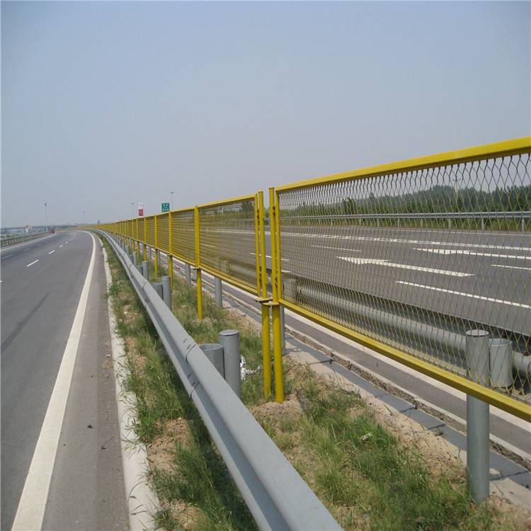 厂家护栏网 厂家现货 公路护栏 万泰