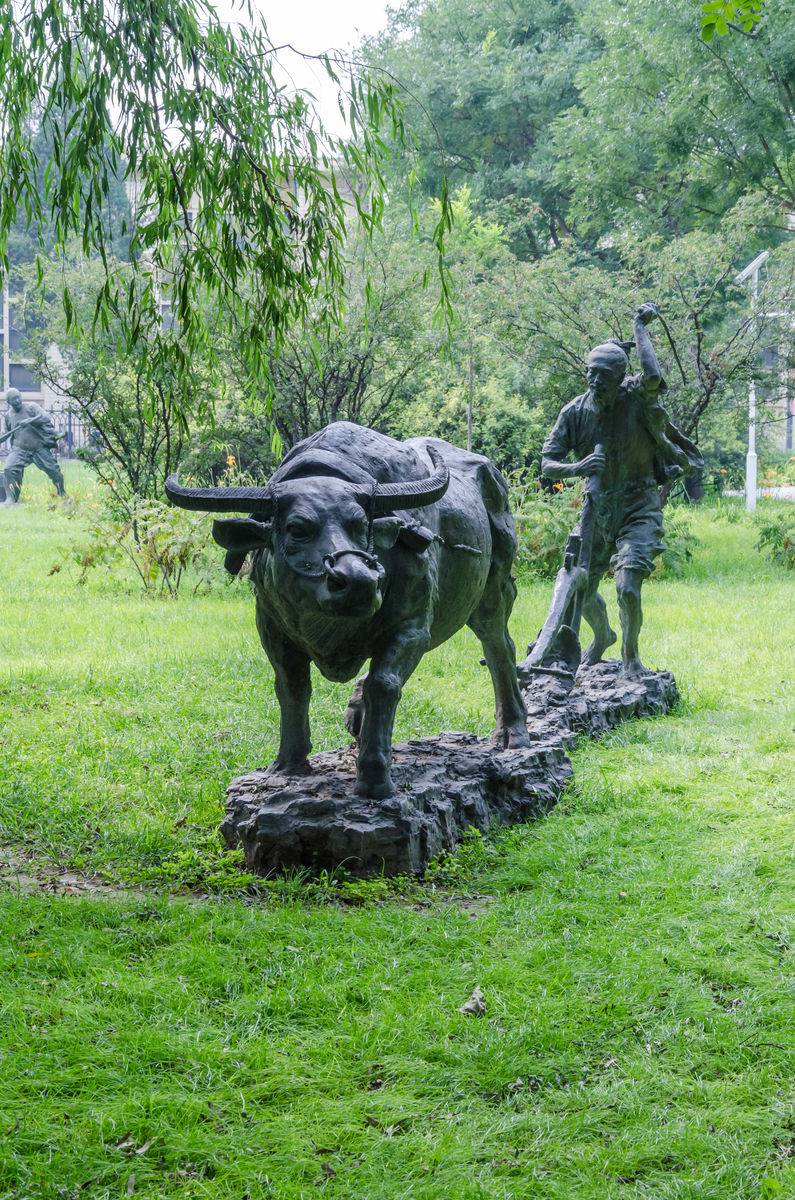 观赏工艺品铜雕公园景观园林城市人物小品农耕雕塑175米高青铜价格