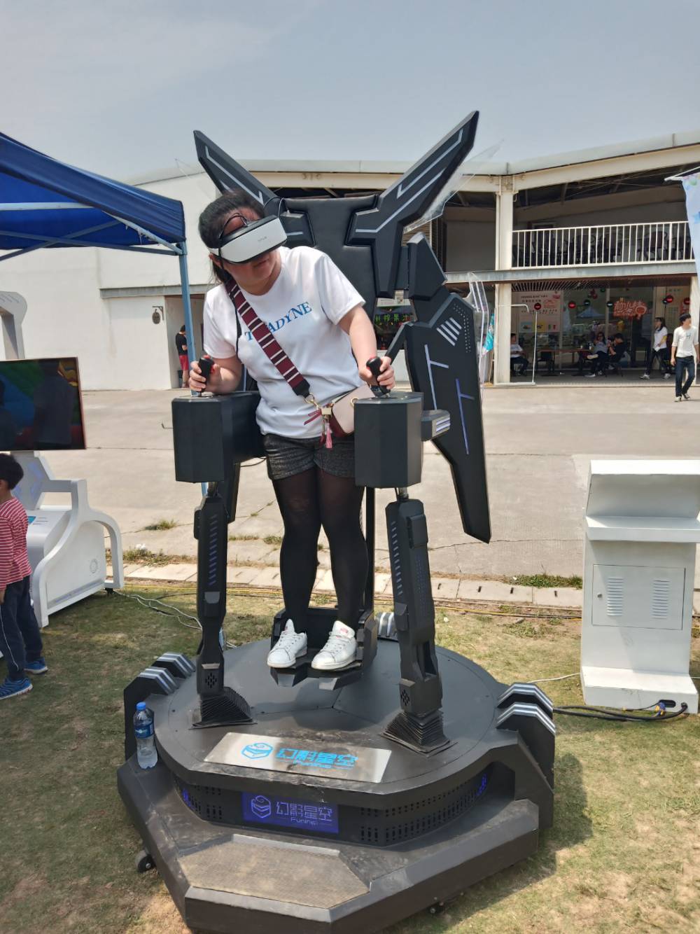 上海VR飞行器 暗黑之翼出租 站立式飞行器出租