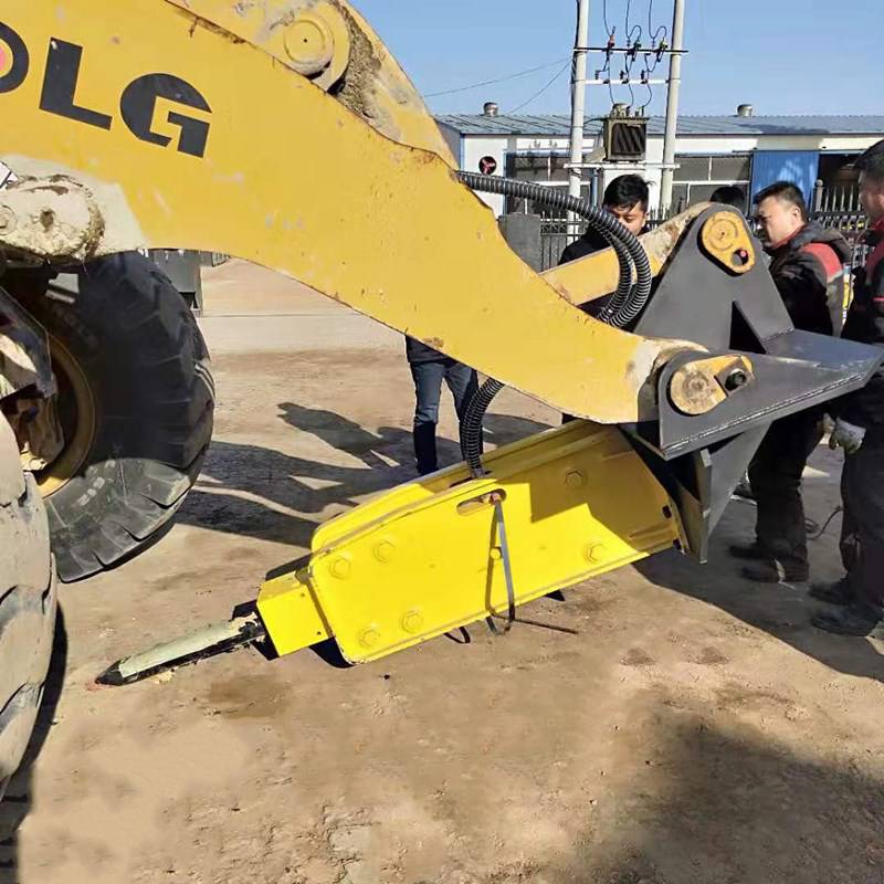 車型不同大小分別帶不同型號錘,現供所有裝載機或挖機用破碎錘有:45