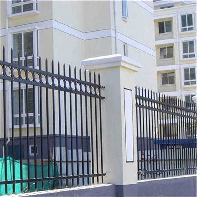 隔离护栏工厂小区铁管围栏按需定制财润丝网供应