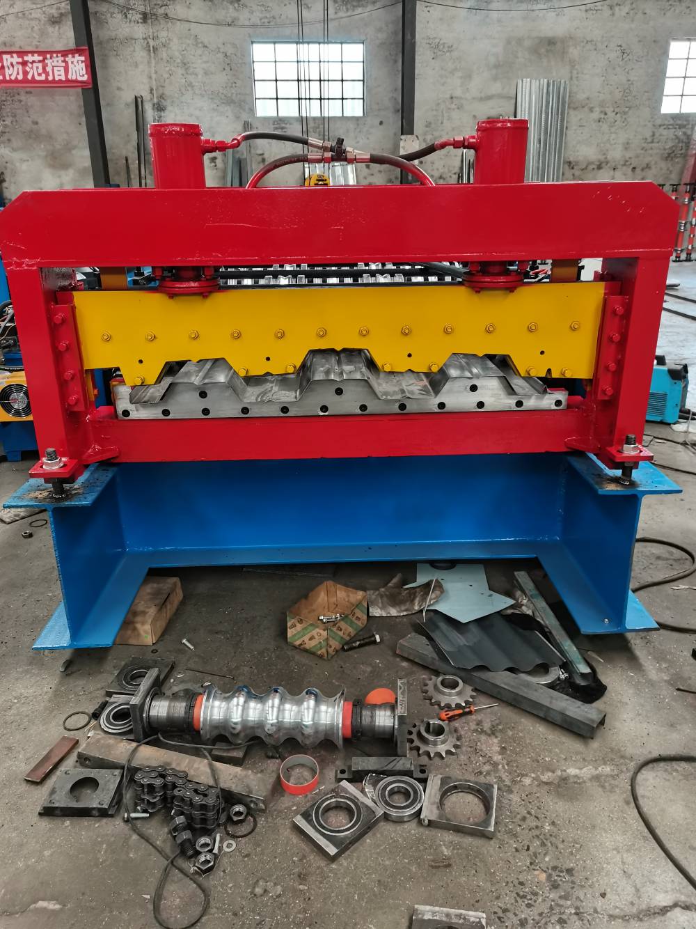 铁皮卷彩钢瓦上料架不锈钢卷手动放料架分体式铝卷升降式支撑架心