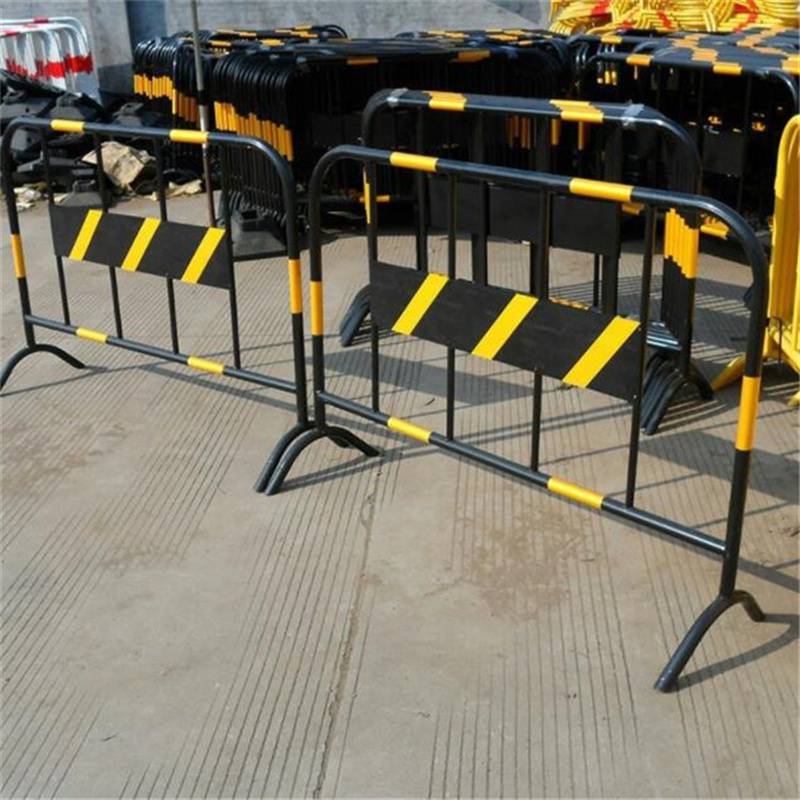 亚荣星防撞铁马护栏停车场铁马护栏厂家报价