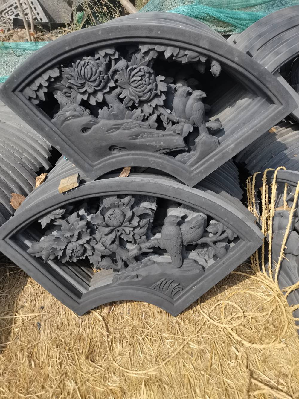 院墙花窗工厂围墙透窗公园围墙窗花仿古花窗镂空砖雕河北砖雕厂