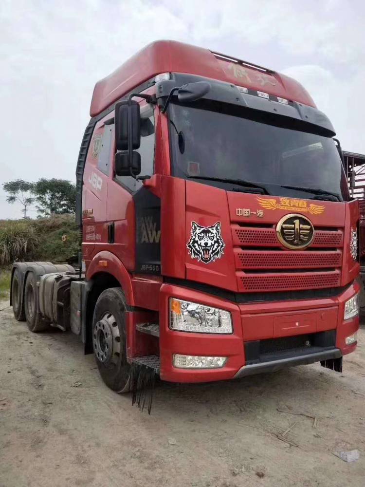 解放j6p550马力版四季款牵引车现有大量二手国五各种牵引车苍栏车厢式