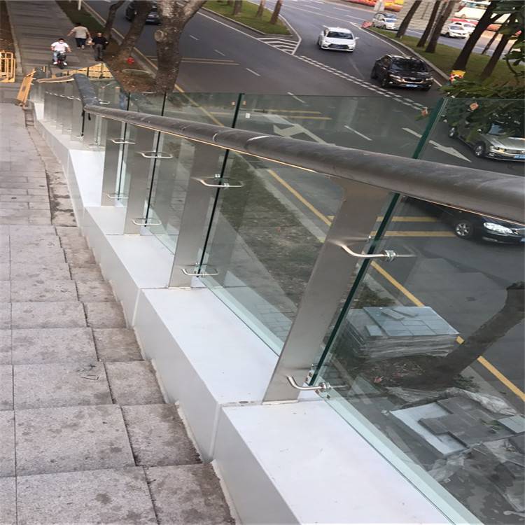 阳台 别墅 不锈钢立柱栏杆图片 304不锈钢立柱 图片