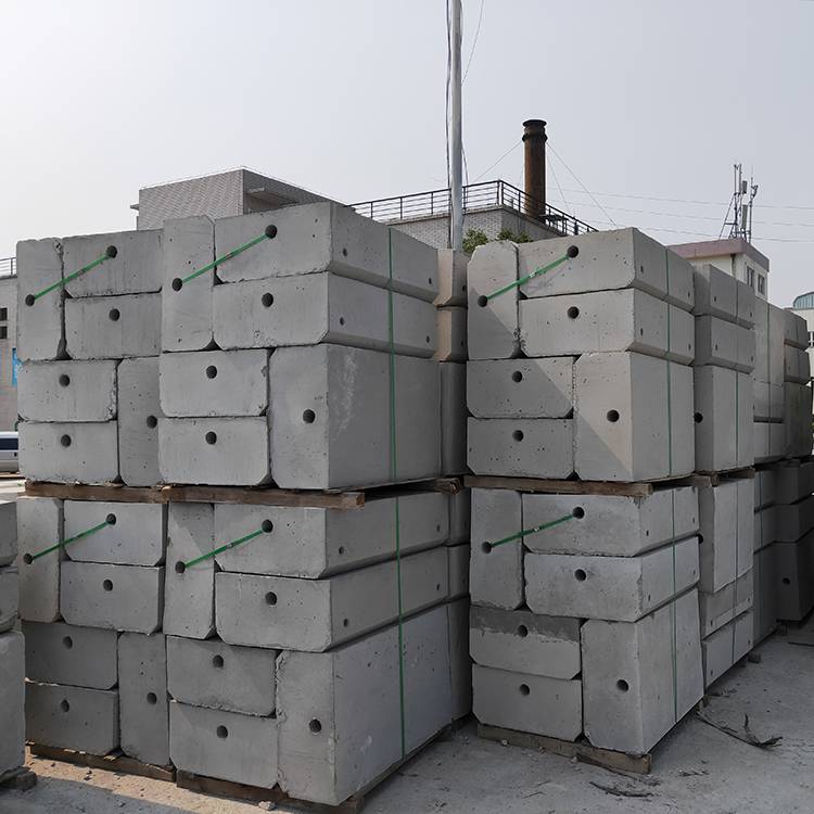 深圳市混凝土预制水泥墩工地施工围挡底座固定基础块地基石隔离墩子