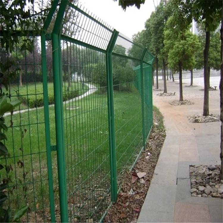 公路护栏网批发 大量出售 铁丝护栏网可加工定做 万泰