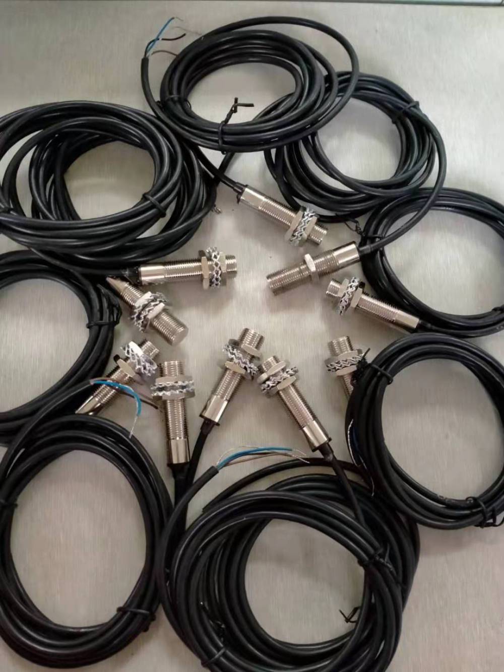 霍尔转速传感器szcb03正反转转速传感器图片