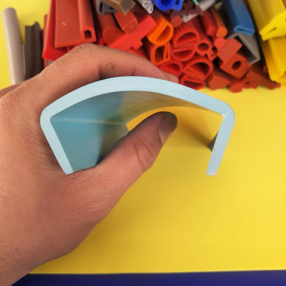 供应硅胶条卡6mmu型包边条半透明硅胶密封条来图来样可做