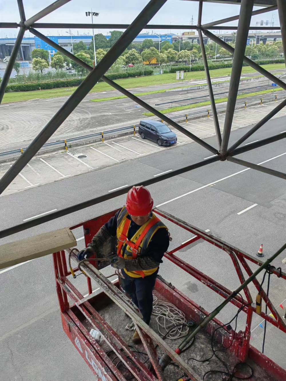 厂房钢结构刷油漆防腐
