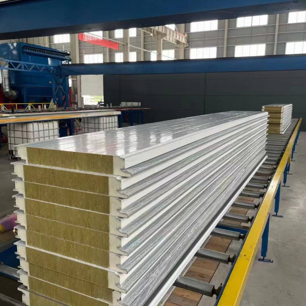 1000型聚氨酯封边岩棉夹芯板安装效果图泰州项目