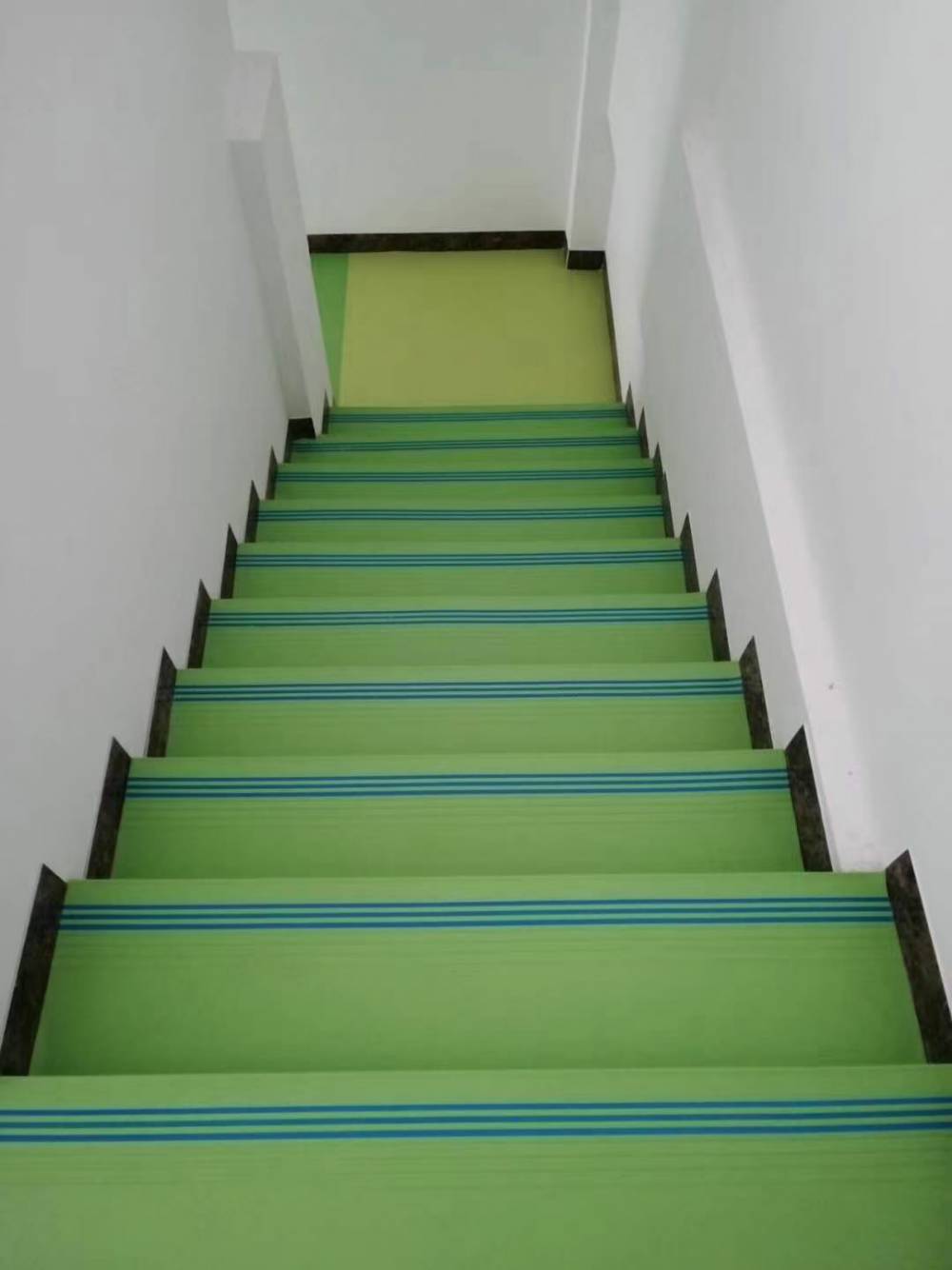 艾瑞克木纹楼梯踏步厂家防滑抗紫外线生产