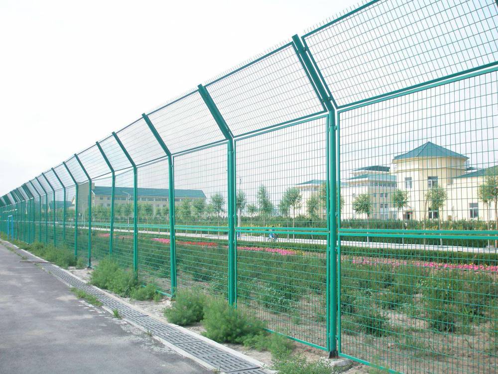 高速公路护栏防护铁丝网隔离围栏钢丝双边丝护栏网