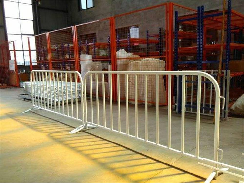郑州基坑护栏高度公司路口挡车可移动护栏制作简单运输方便图片