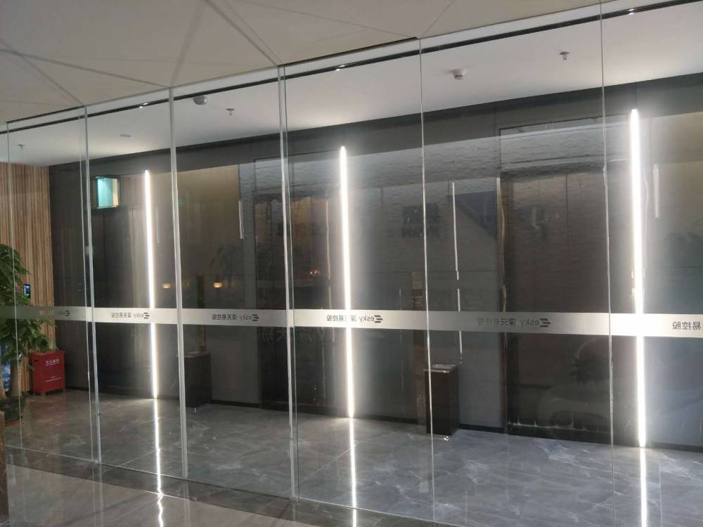 深圳鸿发豪华透明自动感应玻璃门