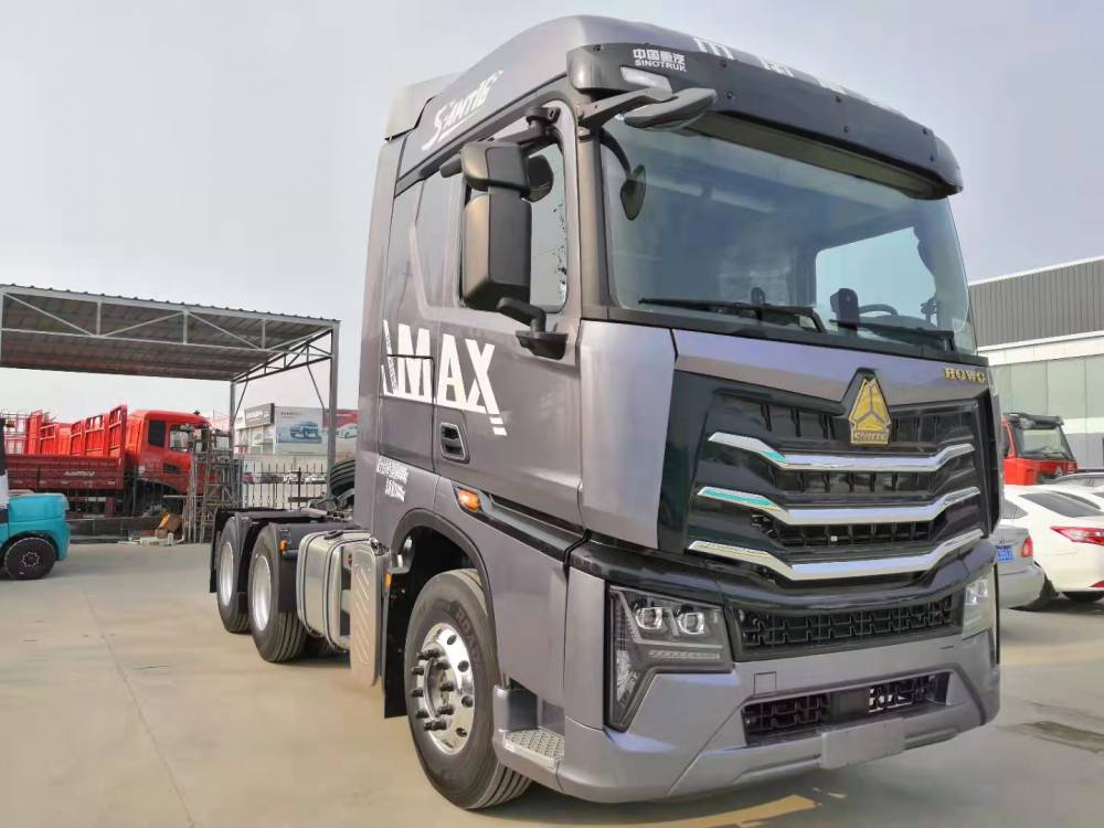 国六排放豪沃max牵引车