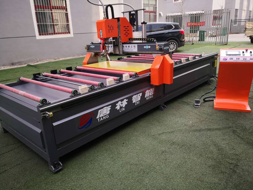 断桥铝门窗自动打胶机门窗密封胶自动打胶机打胶均匀美观省胶省人工