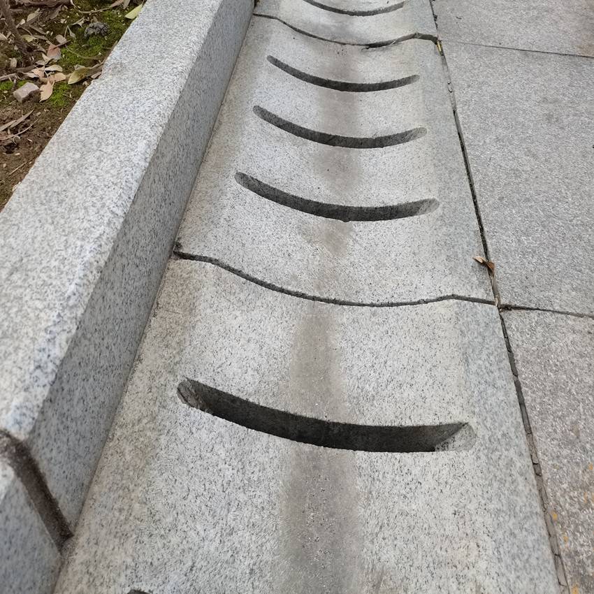 灰麻花岗岩批发路面排水石材定制芝麻灰沟盖板图片