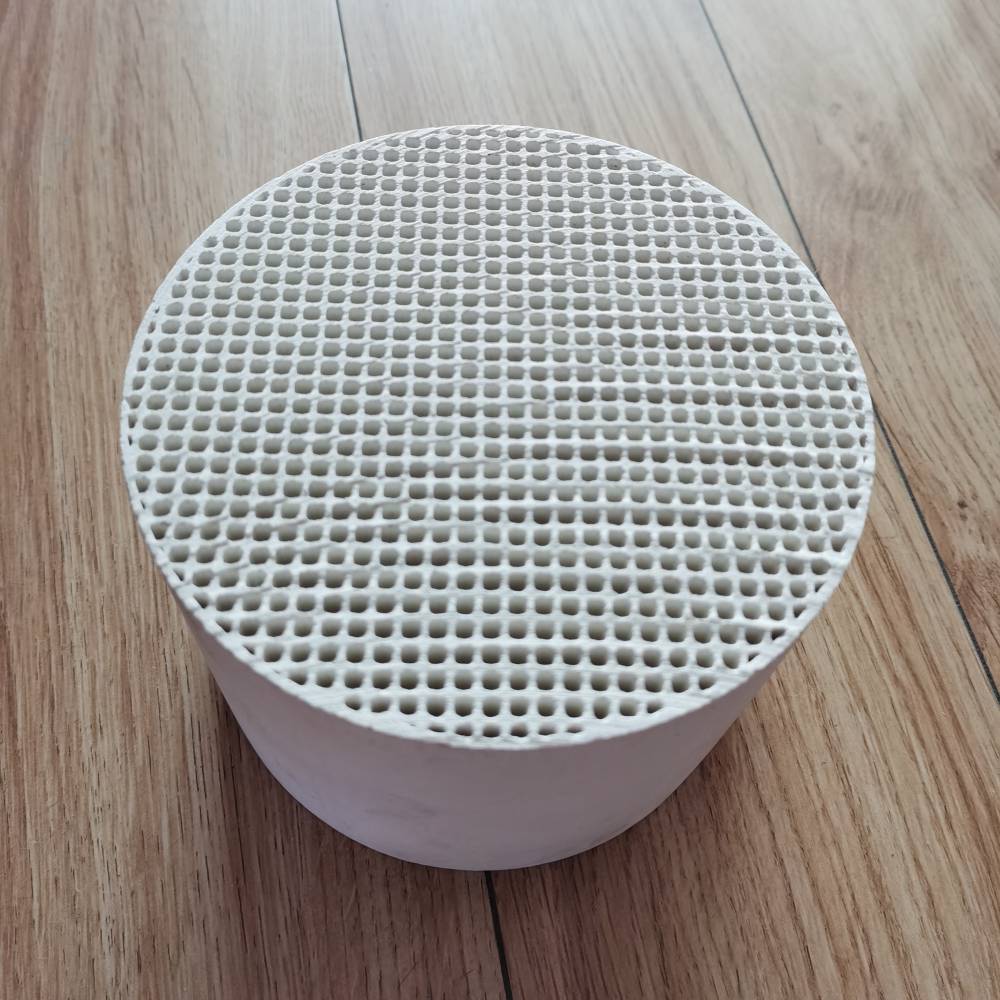 供应焚烧炉刚玉莫来石质蜂窝陶瓷蓄热体