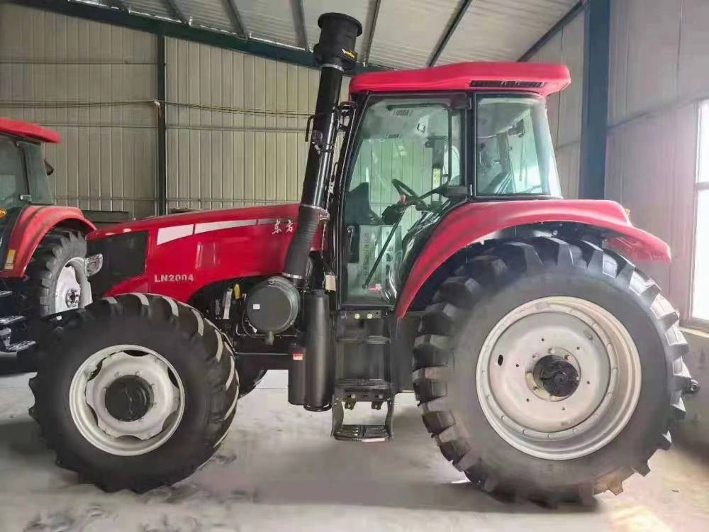 新车到货1804大型东方红发动机180马力微慢爬四轮拖拉机雷沃21046四轮