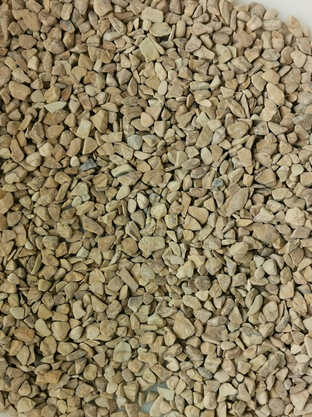 供应木纹黄色砾石透水路面米黄米石水磨石地面黄石子46毫米