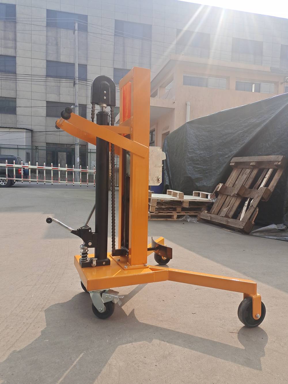 广东化工厂油桶过磅搬运叉车四会桶夹叉车液压油桶搬运车油桶运输搬运