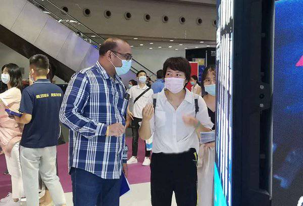 即便受到疫情影响,展会现场还是能看到海外买家的身影 即便受到疫情影响,展会现场还是能看到海外买家的身影