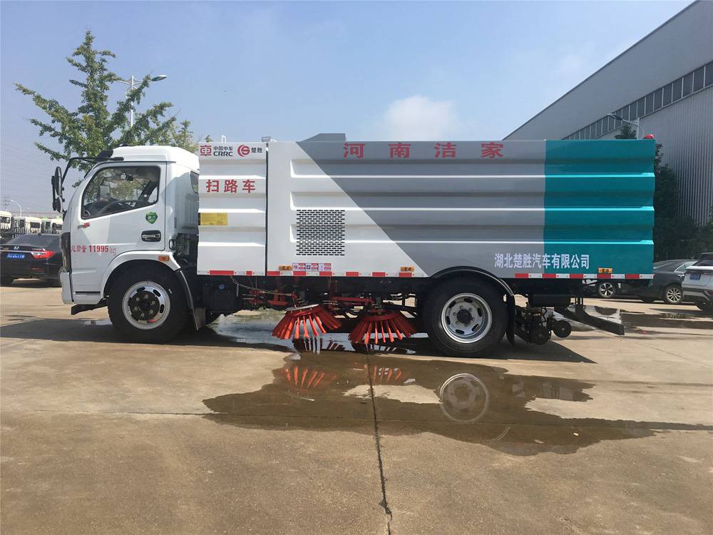扫路车