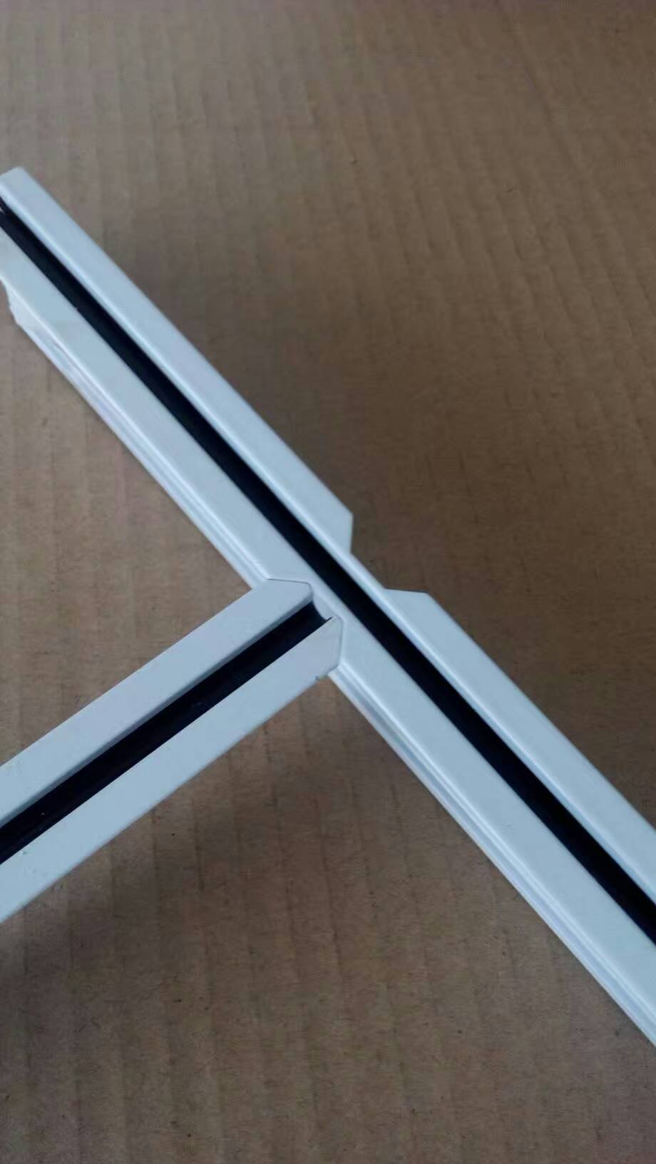 烤漆t形龙骨吊顶轻钢龙骨厂