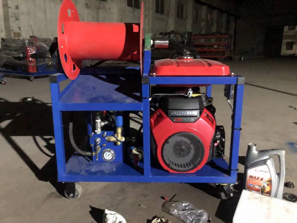 双缸汽油管道疏通机，体积小，重量轻，携带方便