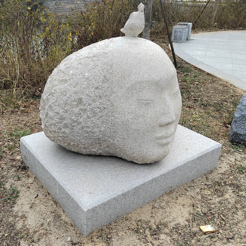 抽象花岗岩雕塑芝麻白人物50厘米高公园石雕装饰品