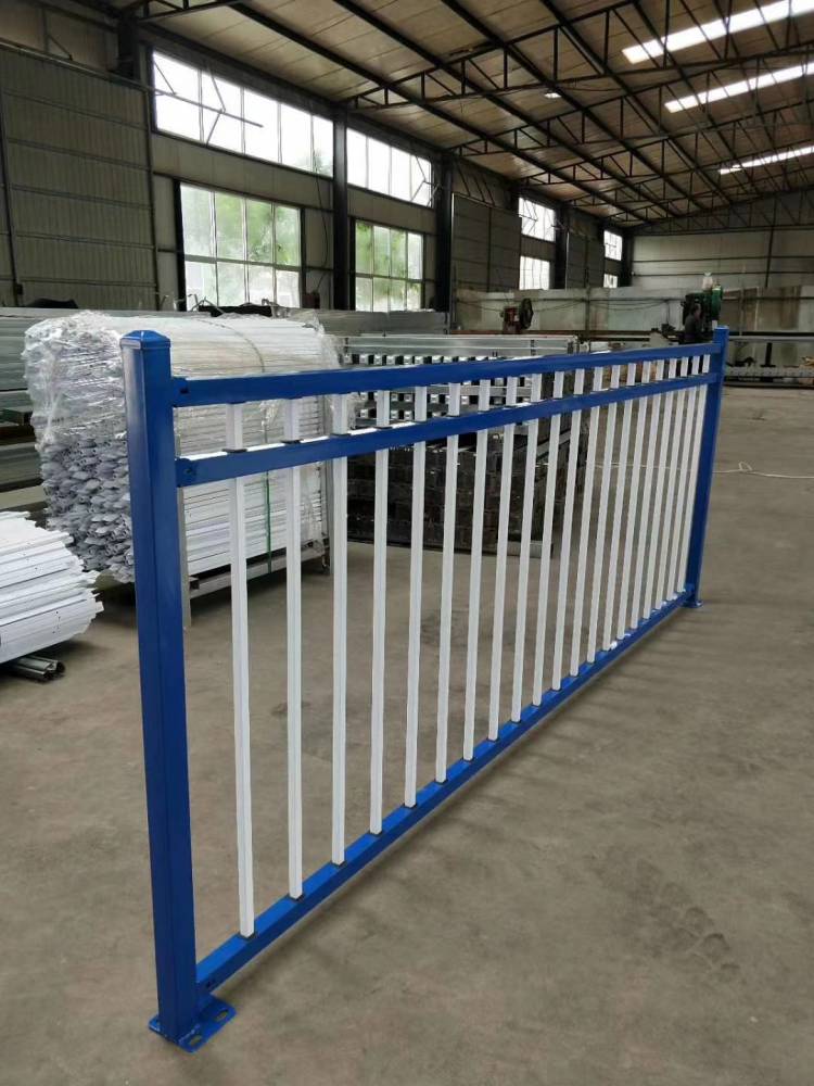 青岛供应蓝白铁栅栏黑色铁艺围栏锌钢厂区围墙