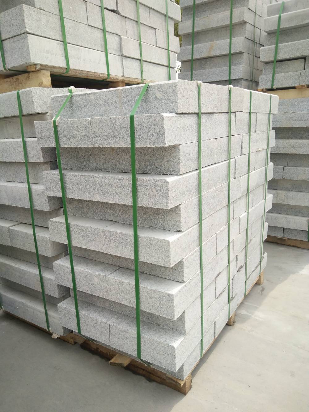 河南珍珠灰花岗岩火烧面光面荔枝面芝麻灰大花矿场一体