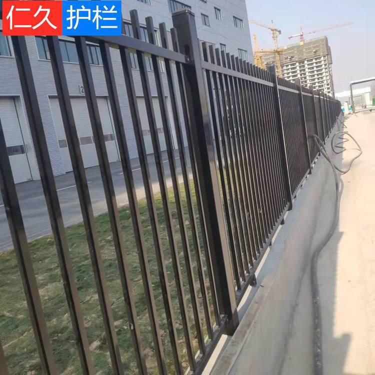 郑州护栏厂 铁艺围墙防护栏 仁久锌钢隔离围栏厂家