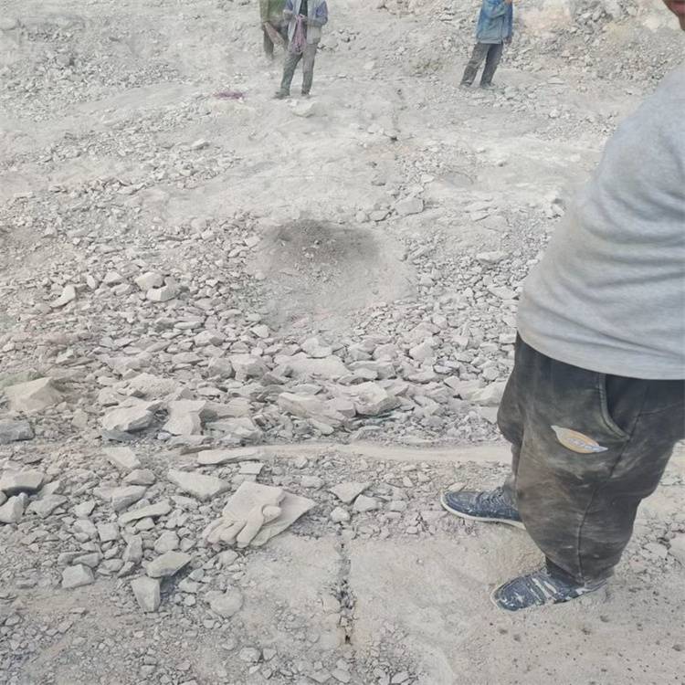 河北石家庄露天采用化碳气体爆破机器