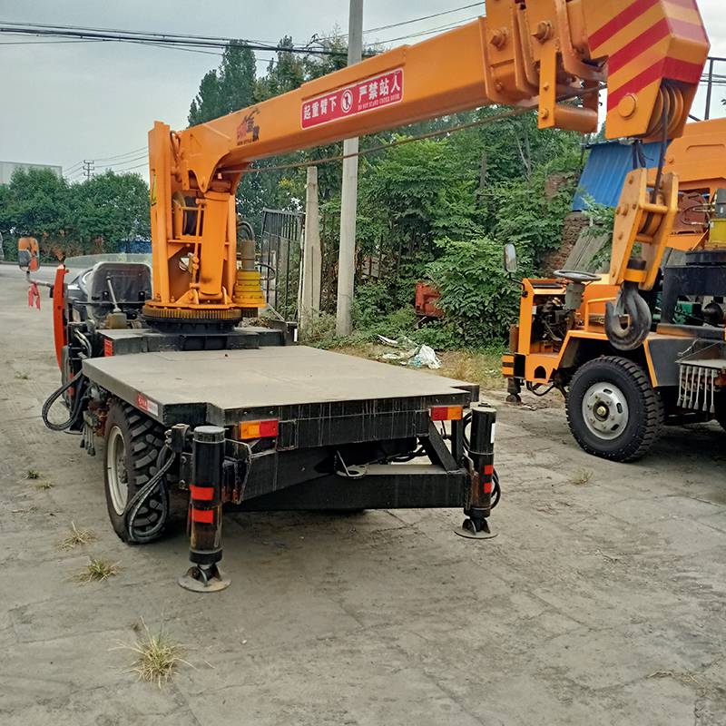 3吨运输随车吊五征三轮车自备吊绿化小型车载吊车
